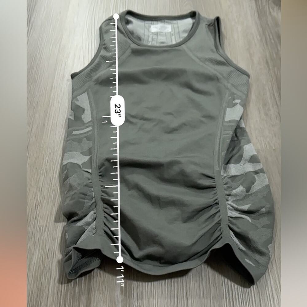 Athleta Camo Gray Fastest‎ Track Sleeveless Muscle Ruched Tank Top Size XS - Picture 9 of 9